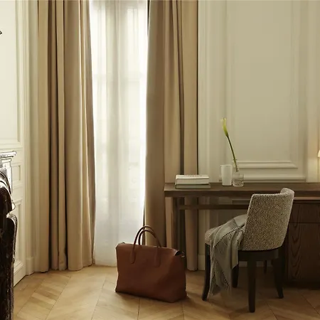 Maison Delano 5*